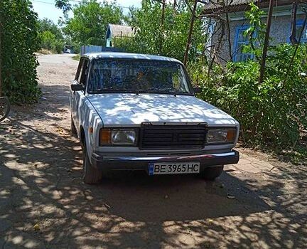 Белый ВАЗ 2107, объемом двигателя 1.5 л и пробегом 100 тыс. км за 1000 $, фото 1 на Automoto.ua
