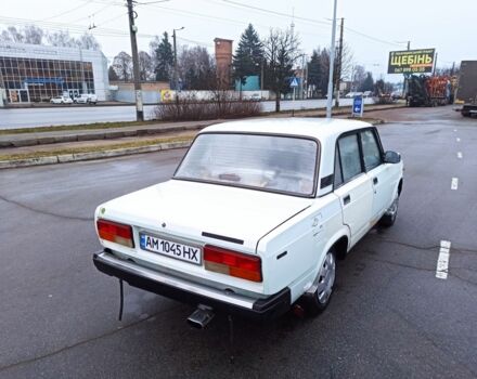 Белый ВАЗ 2107, объемом двигателя 1.5 л и пробегом 100 тыс. км за 900 $, фото 2 на Automoto.ua