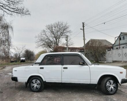 Белый ВАЗ 2107, объемом двигателя 1 л и пробегом 300 тыс. км за 824 $, фото 3 на Automoto.ua