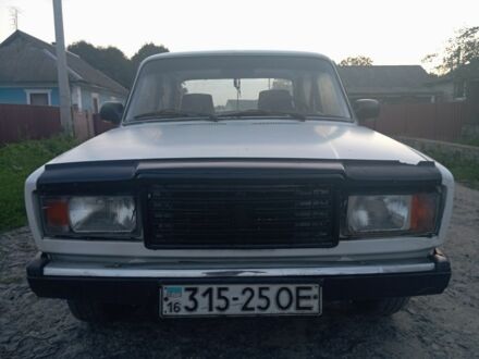 ВАЗ 2107 1980 в Старой Синяве на Automoto.ua Белый ВАЗ 2107, объемом двигателя 1 л и пробегом 236 тыс. км за 351 $, фото 1 на Automoto.ua