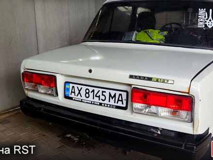 Белый ВАЗ 2107, объемом двигателя 1.5 л и пробегом 180 тыс. км за 1000 $, фото 1 на Automoto.ua