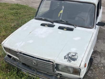ВАЗ 2107 1983 в Херсоне на Automoto.ua Белый ВАЗ 2107, объемом двигателя 0 л и пробегом 10 тыс. км за 350 $, фото 1 на Automoto.ua
