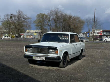 ВАЗ 2107 1985 у Нововолинськ на Automoto.ua Білий ВАЗ 2107, об'ємом двигуна 1.5 л та пробігом 25 тис. км за 296 $, фото 1 на Automoto.ua