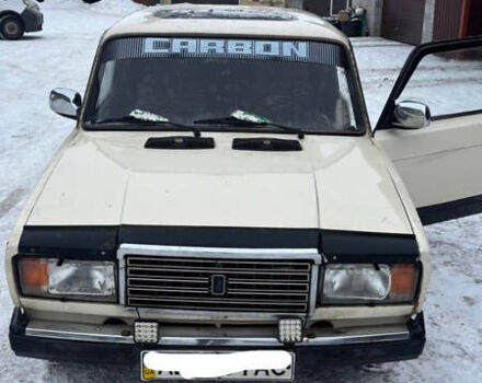 Белый ВАЗ 2107, объемом двигателя 1.5 л и пробегом 300 тыс. км за 400 $, фото 1 на Automoto.ua