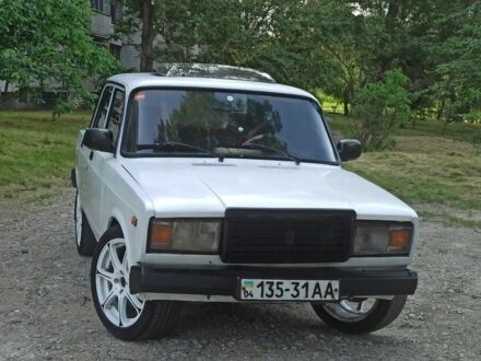 ВАЗ 2107 1988 в Каменское - Днепродзержинск на Automoto.ua Белый ВАЗ 2107, объемом двигателя 1.5 л и пробегом 333 тыс. км за 846 $, фото 1 на Automoto.ua