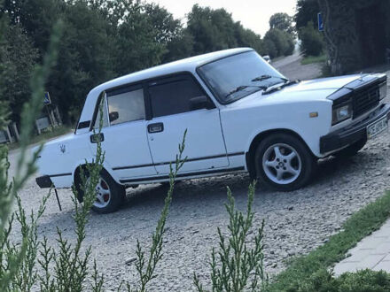 ВАЗ 2107 1988 в Черновцах на Automoto.ua Белый ВАЗ 2107, объемом двигателя 0 л и пробегом 75 тыс. км за 880 $, фото 1 на Automoto.ua