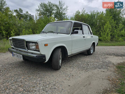 ВАЗ 2107 1989 в Сумах на Automoto.ua Белый ВАЗ 2107, объемом двигателя 1.3 л и пробегом 98 тыс. км за 1800 $, фото 1 на Automoto.ua