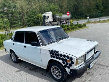 ВАЗ 2107 1990 в Славуте на Automoto.ua Белый ВАЗ 2107, объемом двигателя 1.5 л и пробегом 77 тыс. км за 800 $, фото 1 на Automoto.ua