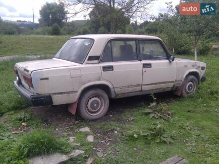 ВАЗ 2107 1990 у Бережанах на Automoto.ua Білий ВАЗ 2107, об'ємом двигуна 1.45 л та пробігом 300 тис. км за 400 $, фото 1 на Automoto.ua