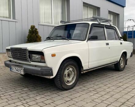 Белый ВАЗ 2107, объемом двигателя 1.5 л и пробегом 270 тыс. км за 999 $, фото 1 на Automoto.ua