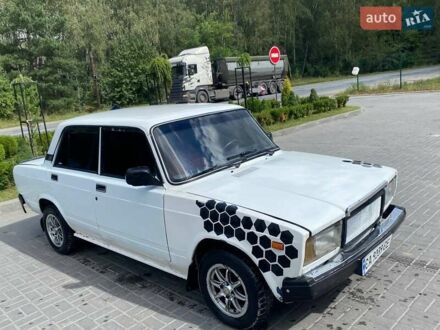 ВАЗ 2107 1990 в Славуте на Automoto.ua Белый ВАЗ 2107, объемом двигателя 1.45 л и пробегом 77 тыс. км за 800 $, фото 1 на Automoto.ua