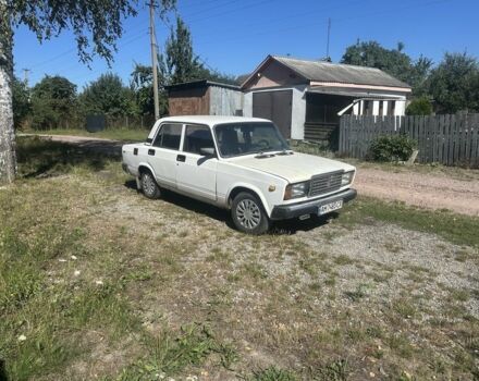 Белый ВАЗ 2107, объемом двигателя 6 л и пробегом 100 тыс. км за 1102 $, фото 1 на Automoto.ua