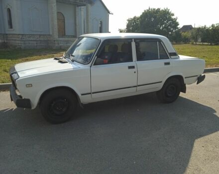 Белый ВАЗ 2107, объемом двигателя 0 л и пробегом 200 тыс. км за 565 $, фото 1 на Automoto.ua