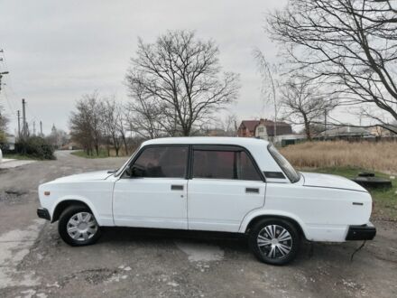 Белый ВАЗ 2107, объемом двигателя 1 л и пробегом 300 тыс. км за 824 $, фото 1 на Automoto.ua