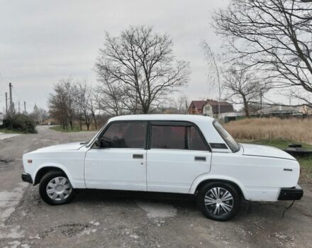Белый ВАЗ 2107, объемом двигателя 1 л и пробегом 300 тыс. км за 824 $, фото 1 на Automoto.ua