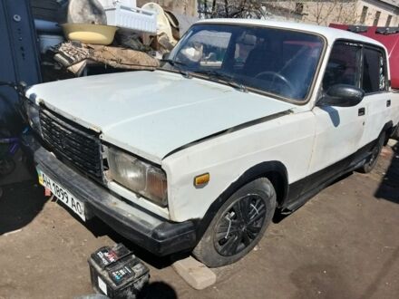 ВАЗ 2107 1995 в Славянске на Automoto.ua Белый ВАЗ 2107, объемом двигателя 1 л и пробегом 100 тыс. км за 870 $, фото 1 на Automoto.ua