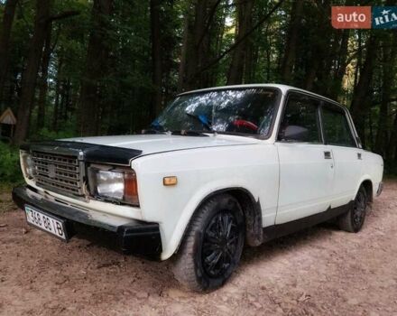 Белый ВАЗ 2107, объемом двигателя 1.5 л и пробегом 80 тыс. км за 1229 $, фото 1 на Automoto.ua