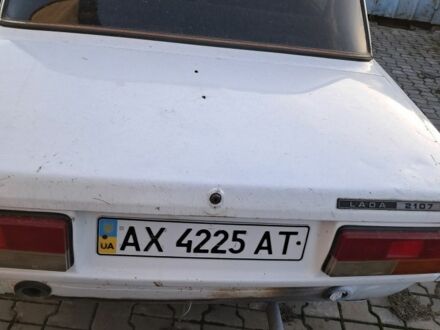 Белый ВАЗ 2107, объемом двигателя 1.5 л и пробегом 5 тыс. км за 1200 $, фото 1 на Automoto.ua