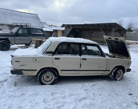 Белый ВАЗ 2107, объемом двигателя 0 л и пробегом 300 тыс. км за 308 $, фото 1 на Automoto.ua