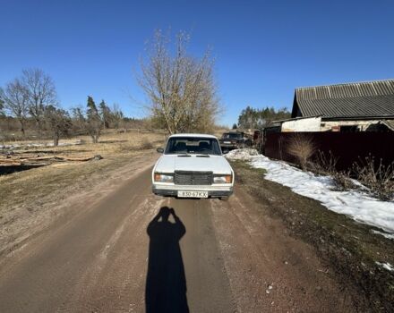 Белый ВАЗ 2107, объемом двигателя 1.5 л и пробегом 200 тыс. км за 950 $, фото 1 на Automoto.ua