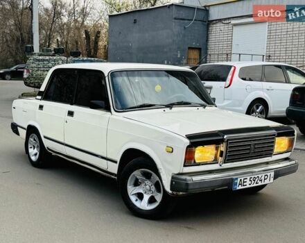 Белый ВАЗ 2107, объемом двигателя 1.45 л и пробегом 300 тыс. км за 900 $, фото 1 на Automoto.ua