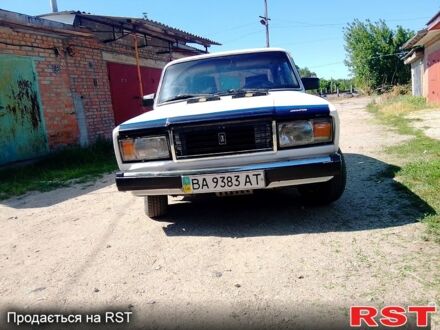 ВАЗ 2107 1998 в Кропивницком (Кировограде) на Automoto.ua Белый ВАЗ 2107, объемом двигателя 1.5 л и пробегом 200 тыс. км за 1000 $, фото 1 на Automoto.ua