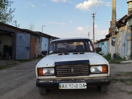 ВАЗ 2107 1999 у Изюме на Automoto.ua Білий ВАЗ 2107, об'ємом двигуна 0 л та пробігом 200 тис. км за 900 $, фото 1 на Automoto.ua