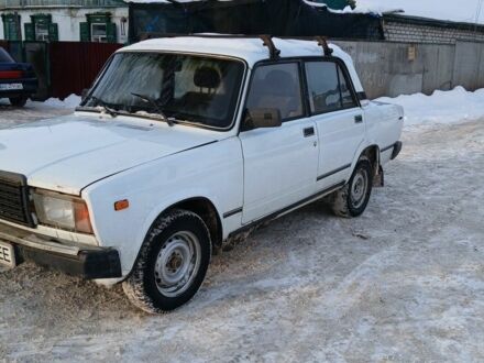 Белый ВАЗ 2107, объемом двигателя 1 л и пробегом 430 тыс. км за 800 $, фото 1 на Automoto.ua