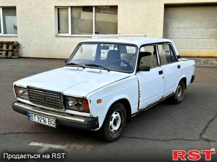 ВАЗ 2107 2003 в Киеве на Automoto.ua Белый ВАЗ 2107, объемом двигателя 1.5 л и пробегом 75 тыс. км за 500 $, фото 1 на Automoto.ua