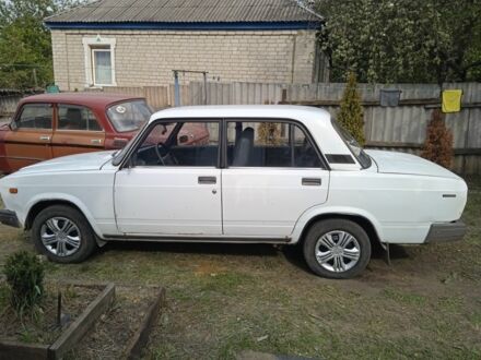Белый ВАЗ 2107, объемом двигателя 0 л и пробегом 300 тыс. км за 409 $, фото 1 на Automoto.ua