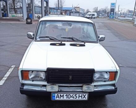 Белый ВАЗ 2107, объемом двигателя 1.5 л и пробегом 100 тыс. км за 900 $, фото 1 на Automoto.ua