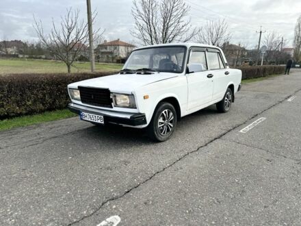 Белый ВАЗ 2107, объемом двигателя 1.5 л и пробегом 80 тыс. км за 1100 $, фото 1 на Automoto.ua
