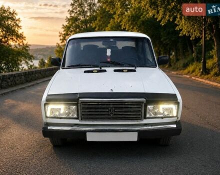 Белый ВАЗ 2107, объемом двигателя 1.5 л и пробегом 300 тыс. км за 800 $, фото 1 на Automoto.ua