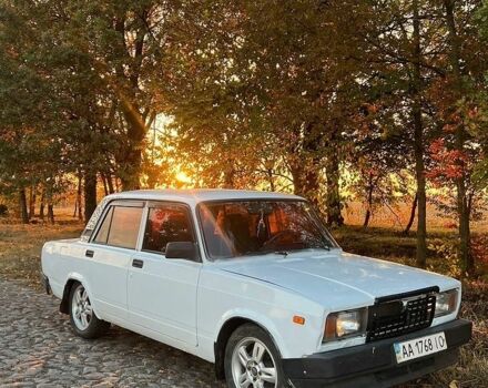 Белый ВАЗ 2107, объемом двигателя 1.6 л и пробегом 250 тыс. км за 900 $, фото 1 на Automoto.ua