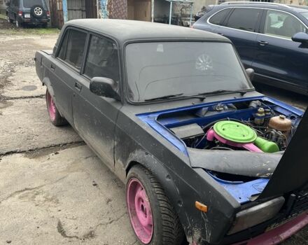 Черный ВАЗ 2107, объемом двигателя 1.6 л и пробегом 300 тыс. км за 800 $, фото 2 на Automoto.ua