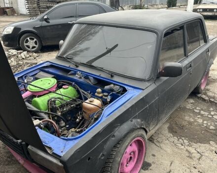 Черный ВАЗ 2107, объемом двигателя 1.6 л и пробегом 300 тыс. км за 800 $, фото 1 на Automoto.ua