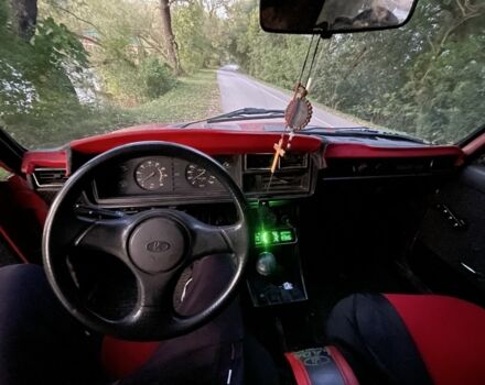 ВАЗ 2107 1989 в Каменце-Подольском на Automoto.ua Красный ВАЗ 2107, объемом двигателя 1.5 л и пробегом 94 тыс. км за 321 $, фото 2 на Automoto.ua