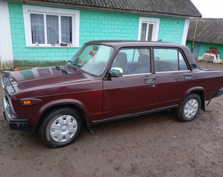 Красный ВАЗ 2107, объемом двигателя 1.5 л и пробегом 2 тыс. км за 1072 $, фото 5 на Automoto.ua