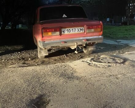 Красный ВАЗ 2107, объемом двигателя 1.5 л и пробегом 309 тыс. км за 614 $, фото 5 на Automoto.ua