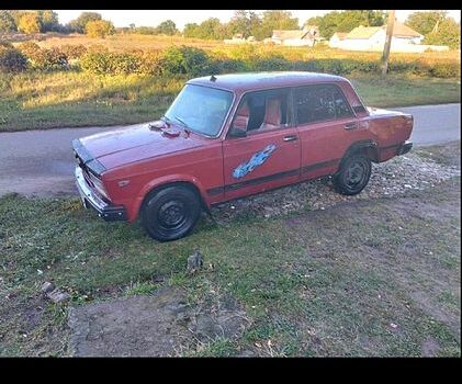Красный ВАЗ 2107, объемом двигателя 1.5 л и пробегом 86 тыс. км за 400 $, фото 3 на Automoto.ua