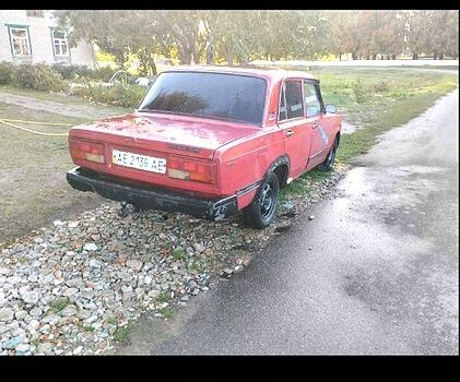 Красный ВАЗ 2107, объемом двигателя 1.5 л и пробегом 86 тыс. км за 400 $, фото 4 на Automoto.ua