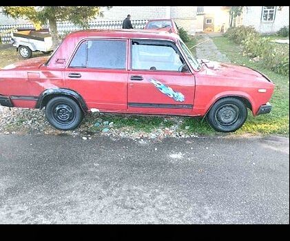 Красный ВАЗ 2107, объемом двигателя 1.5 л и пробегом 86 тыс. км за 400 $, фото 1 на Automoto.ua