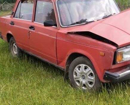 Красный ВАЗ 2107, объемом двигателя 1.5 л и пробегом 200 тыс. км за 250 $, фото 3 на Automoto.ua