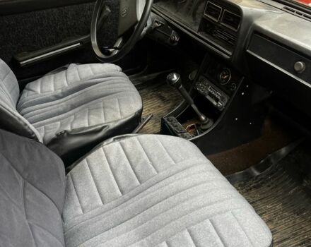 Красный ВАЗ 2107, объемом двигателя 1.5 л и пробегом 11 тыс. км за 1094 $, фото 5 на Automoto.ua