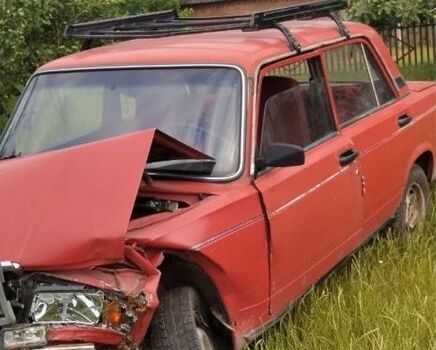 Красный ВАЗ 2107, объемом двигателя 1.5 л и пробегом 200 тыс. км за 250 $, фото 4 на Automoto.ua