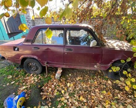 Красный ВАЗ 2107, объемом двигателя 1.5 л и пробегом 336 тыс. км за 350 $, фото 2 на Automoto.ua