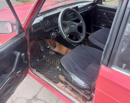 Красный ВАЗ 2107, объемом двигателя 1 л и пробегом 100 тыс. км за 559 $, фото 4 на Automoto.ua