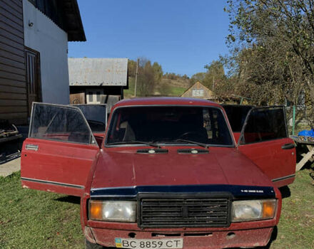 Красный ВАЗ 2107, объемом двигателя 1.5 л и пробегом 200 тыс. км за 356 $, фото 2 на Automoto.ua