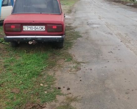 Красный ВАЗ 2107, объемом двигателя 1 л и пробегом 200 тыс. км за 250 $, фото 2 на Automoto.ua
