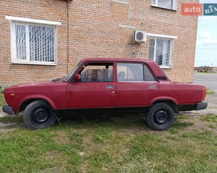 Красный ВАЗ 2107, объемом двигателя 1.3 л и пробегом 300 тыс. км за 650 $, фото 4 на Automoto.ua
